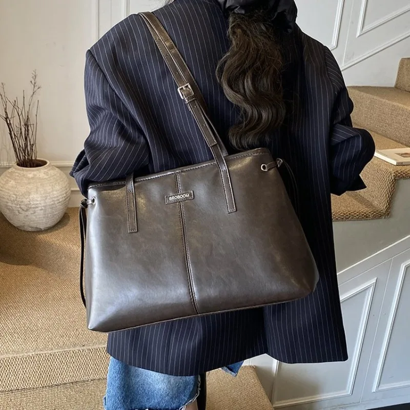 Luxury Bags Must Have - กระเป๋าผ้าอ้อมดีไซน์หรูหราสำหรับผู้หญิง แฟชั่นหนังทรงโท้ท จุของได้เยอะ ดีไซน์สวยสง่า สะพายข้างหรือสะพายไหล่ได้ ไอเทมที่ต้องมี