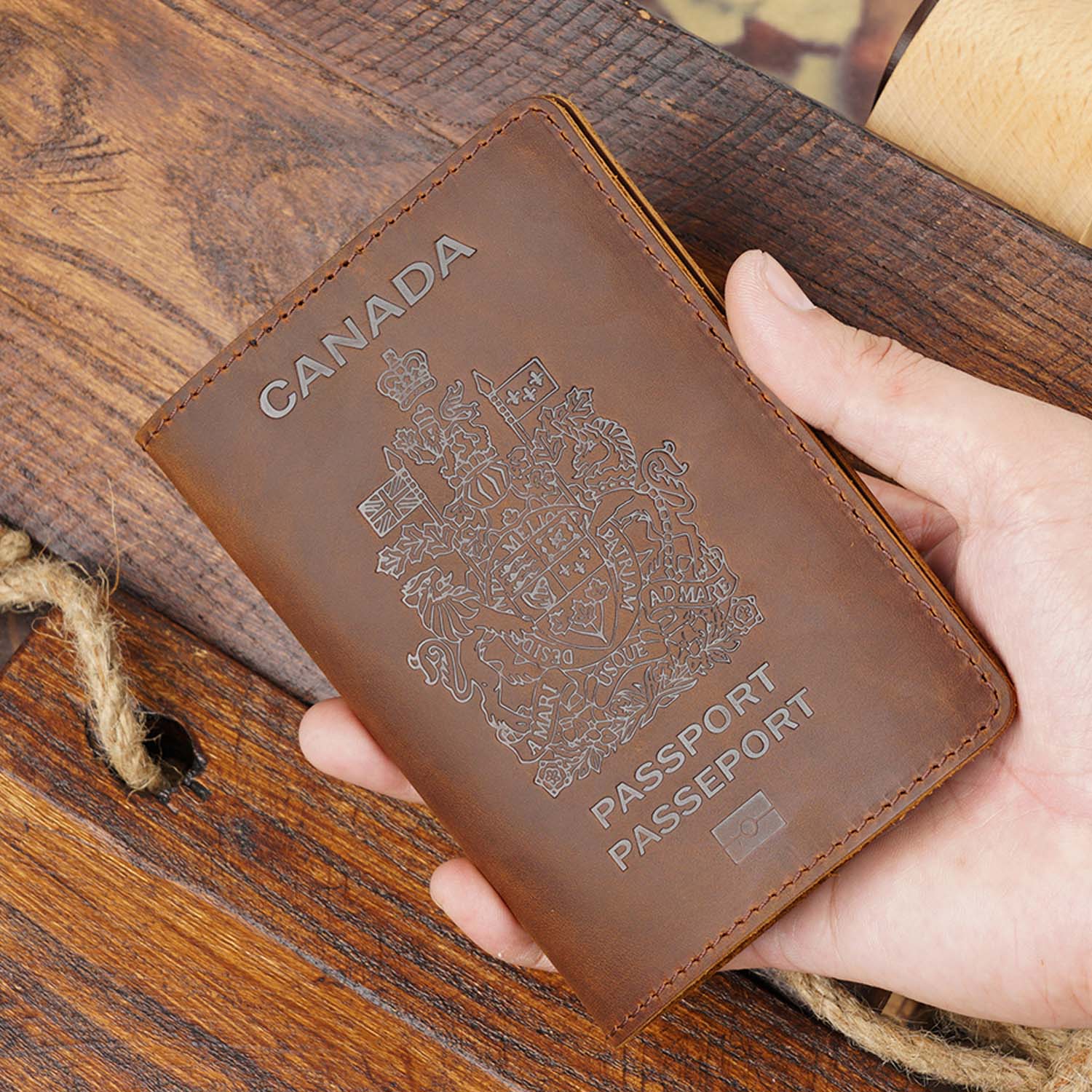 Luxury Bags Canada - AIGUONIU หลายสีสต็อก Vintage Crazy Horse หนังแคนาดาผู้ถือหนังสือเดินทางหนังสือเดินทางหนังแท้สําหรับผู้ชายผู้หญิง