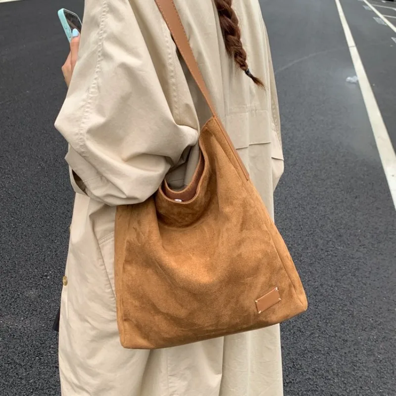 Luxury Bags Must Have - กระเป๋าสะพายข้างดีไซน์เนอร์สุดหรูสำหรับคุณแม่ แฟชั่น ทันสมัย จุของได้เยอะ กระเป๋าถือหนังสุดหรู ไอเทมที่ต้องมี
