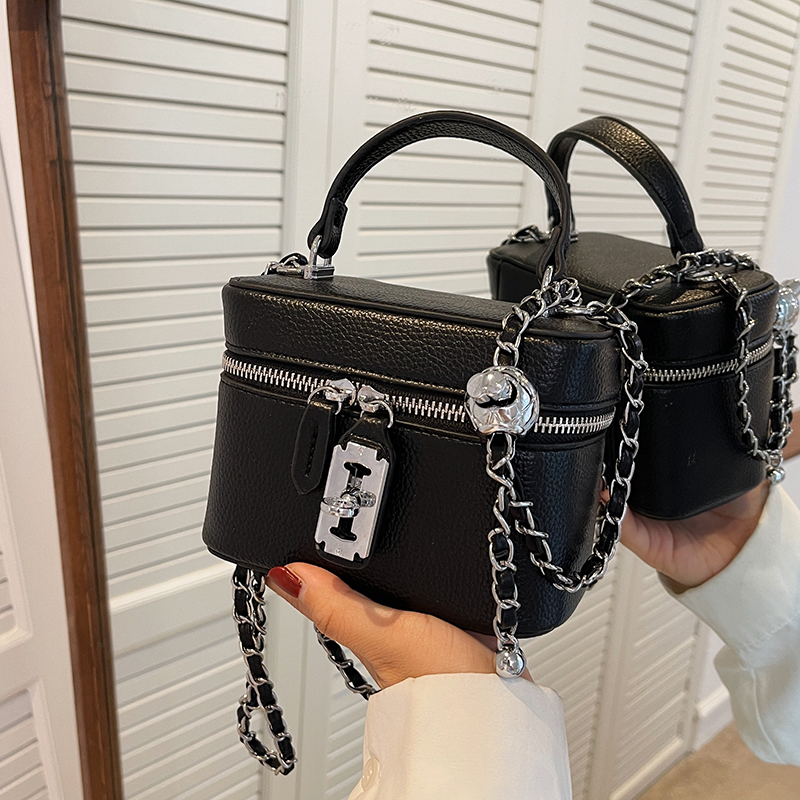 กระเป๋าสะพายทรงสี่เหลี่ยมสำหรั - Luxury Bags Jacquemus บทวิจารณ์และราคา