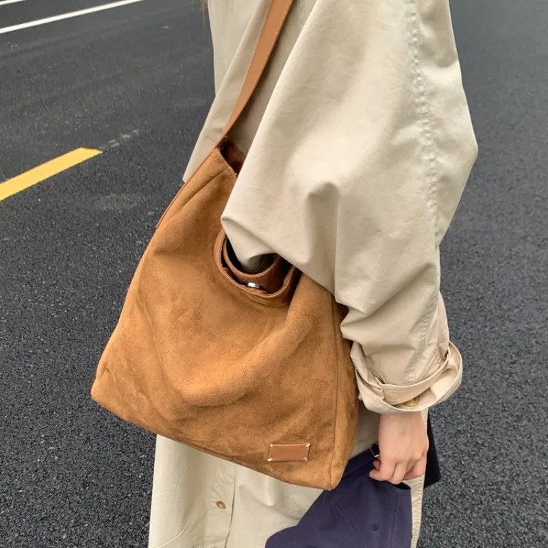 กระเป๋าสะพายข้างดีไซน์เนอร์สุด - Luxury Bags Must Have บทวิจารณ์และราคา