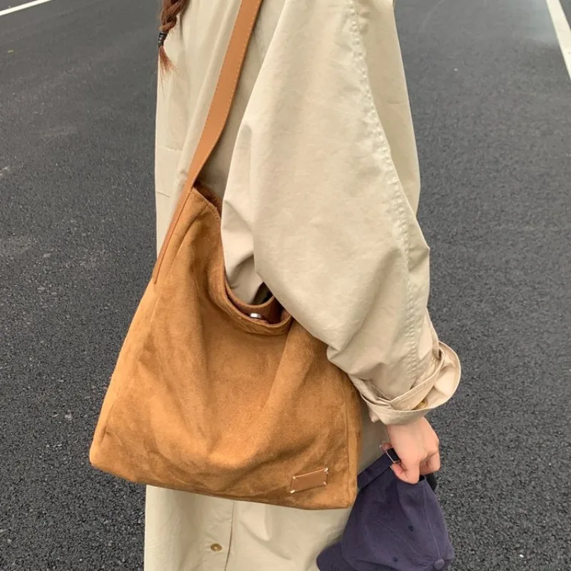 กระเป๋าสะพายข้างดีไซน์เนอร์สุด - Luxury Bags Must Have บทวิจารณ์และราคา
